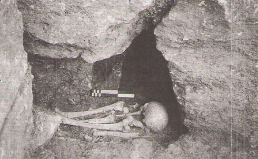 The astodan (ossuary)