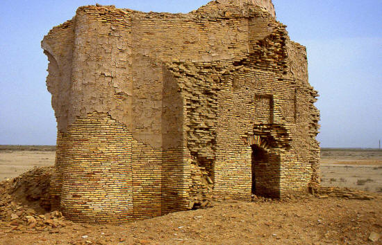 Ruins of a building at Mashhad-e Misriyan