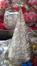 Metal soparo containing rock sugar or ghand