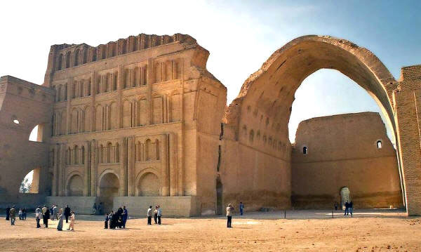 The Remaining arch and walls of the palace at Ctesiphon/Mada'in/Salman Pak