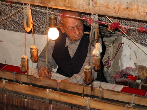 Weaving a termeh in Yazd