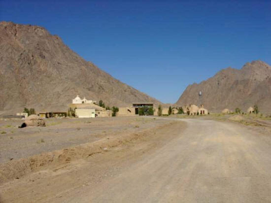 Road to Pir-e Herisht